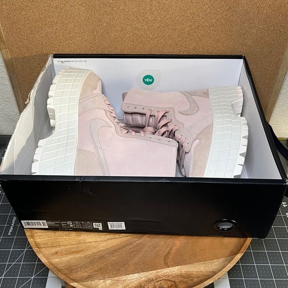 Jordan 1
Brooklyn
'pink oxford' 
Brand new - Picture 9 of 16